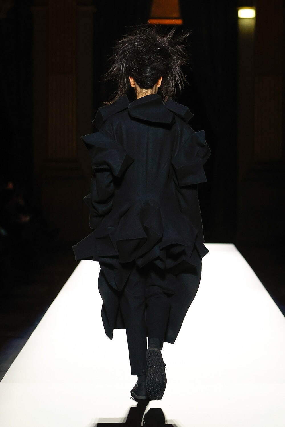 ヨウジヤマモト(Yohji Yamamoto) 2024-25年秋冬ウィメンズコレクション  - 写真26