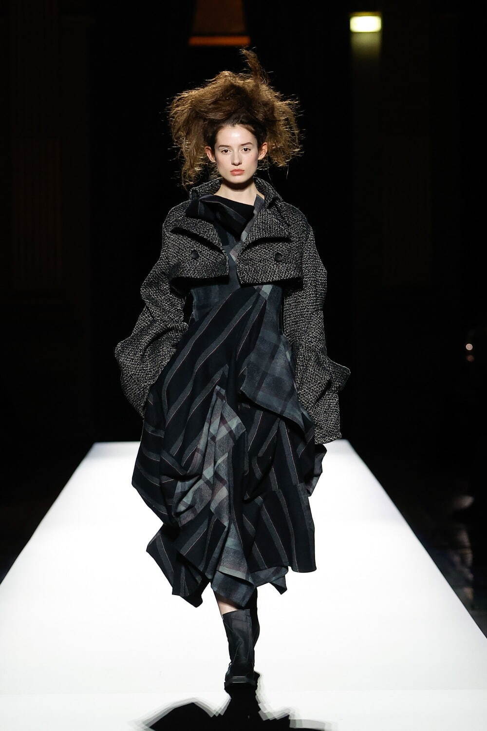 ヨウジヤマモト(Yohji Yamamoto) 2024-25年秋冬ウィメンズコレクション  - 写真41