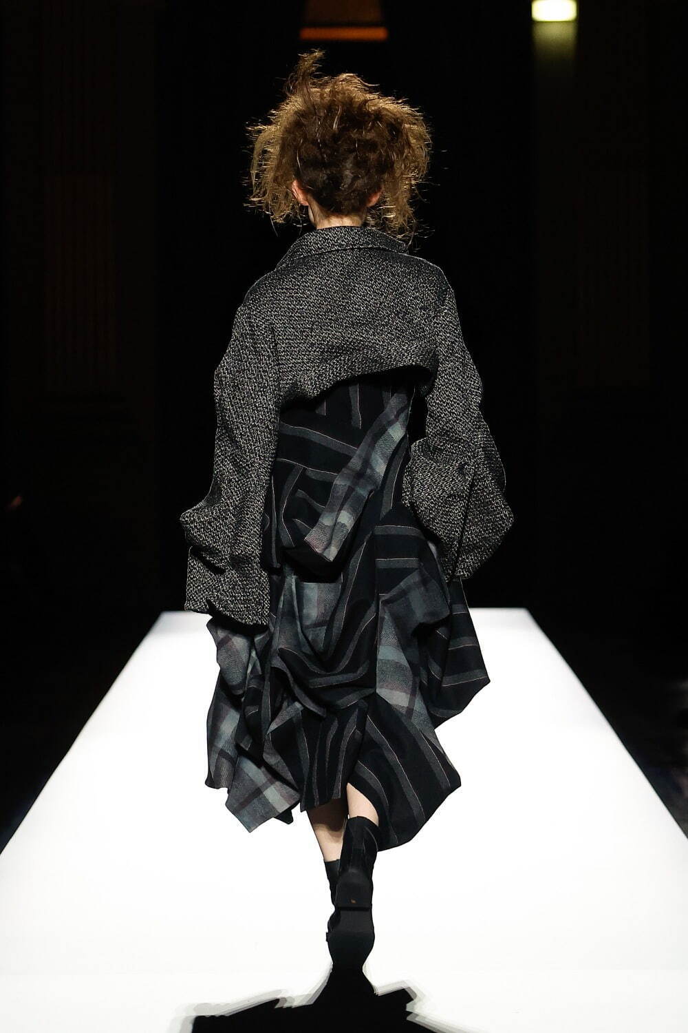 ヨウジヤマモト(Yohji Yamamoto) 2024-25年秋冬ウィメンズコレクション  - 写真42