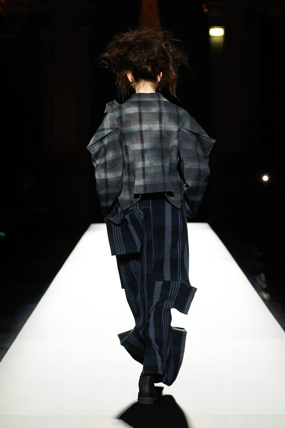 ヨウジヤマモト(Yohji Yamamoto) 2024-25年秋冬ウィメンズコレクション  - 写真44