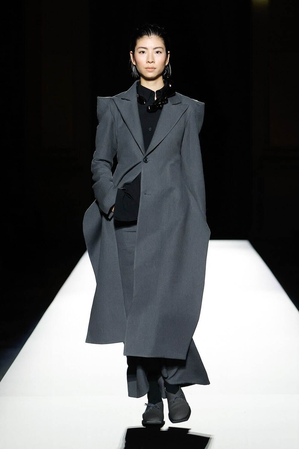 ヨウジヤマモト(Yohji Yamamoto) 2024-25年秋冬ウィメンズコレクション  - 写真59