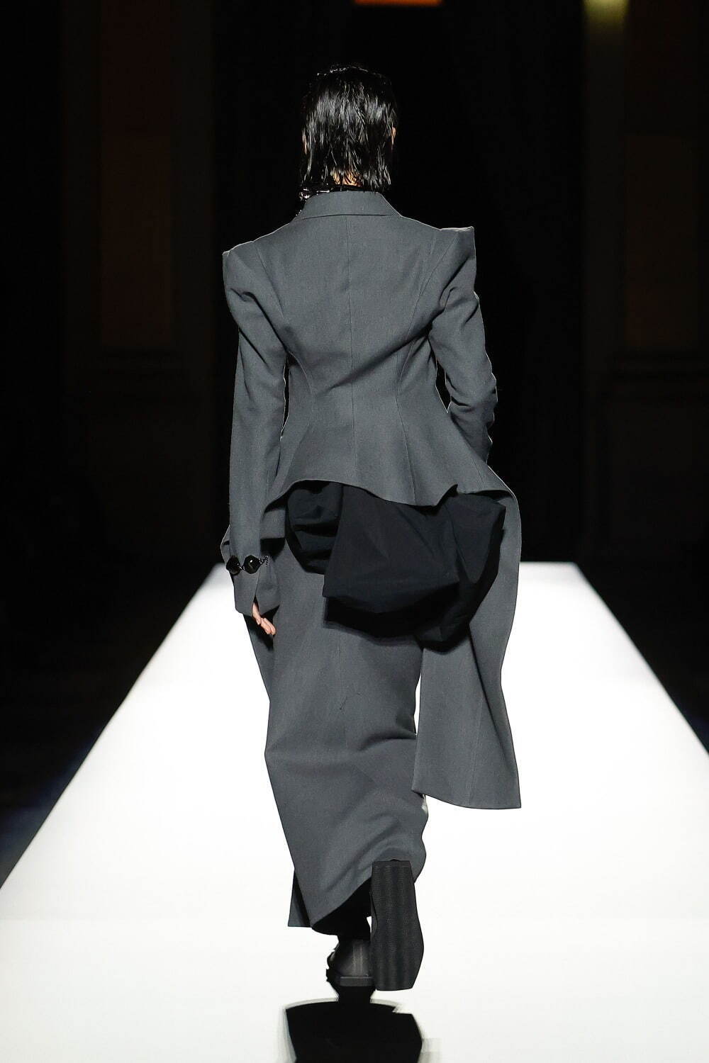 ヨウジヤマモト(Yohji Yamamoto) 2024-25年秋冬ウィメンズコレクション  - 写真60