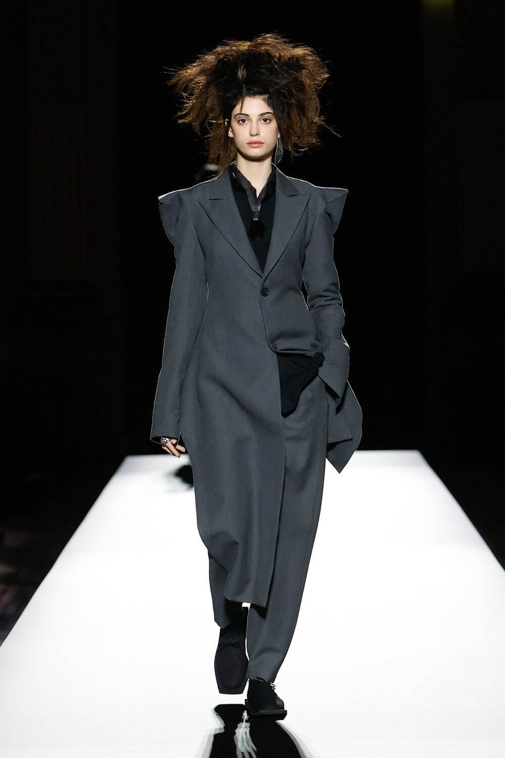 ヨウジヤマモト(Yohji Yamamoto) 2024-25年秋冬ウィメンズコレクション  - 写真61