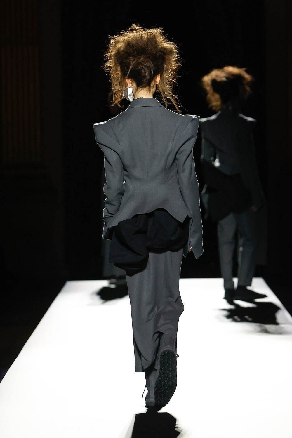 ヨウジヤマモト(Yohji Yamamoto) 2024-25年秋冬ウィメンズコレクション  - 写真64