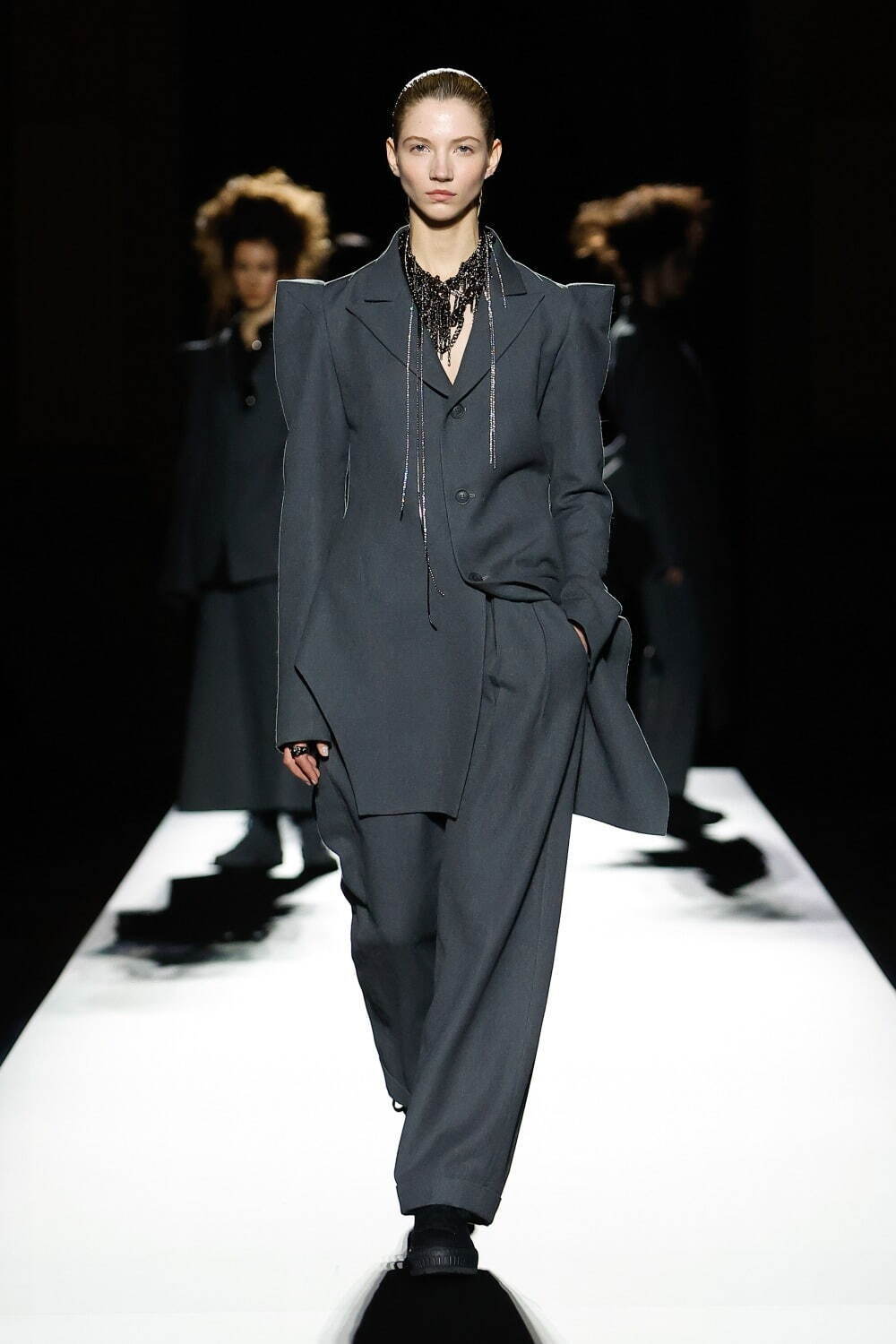 ヨウジヤマモト(Yohji Yamamoto) 2024-25年秋冬ウィメンズコレクション  - 写真65