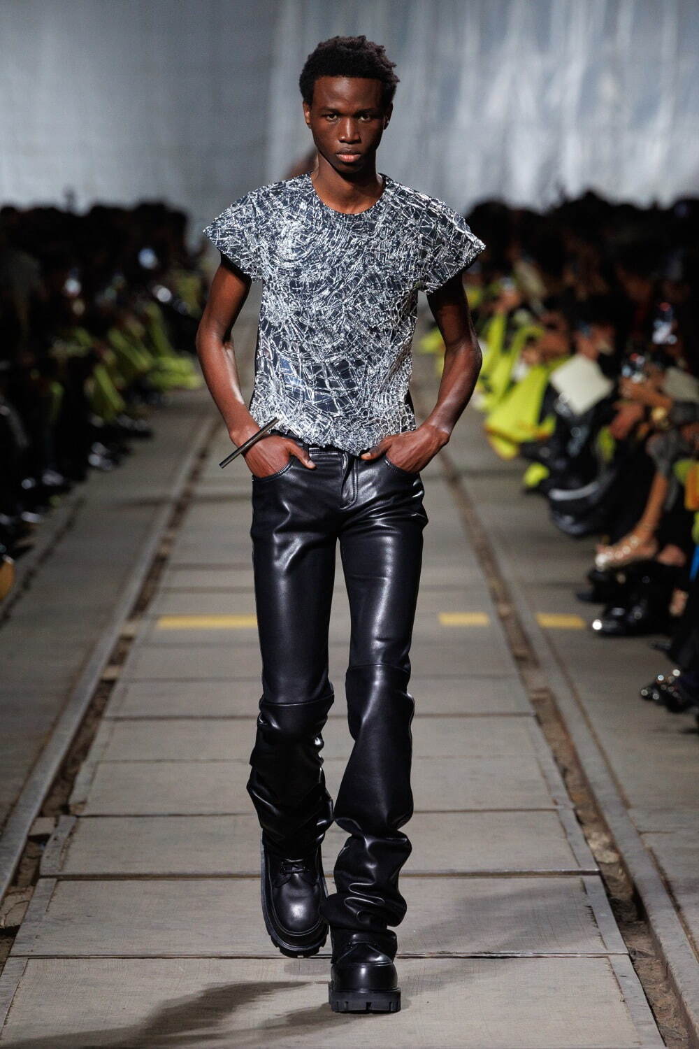 マックイーン(McQueen) 2024-25年秋冬ウィメンズ&メンズコレクション  - 写真42