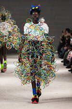 ノワール ケイ ニノミヤ 2024-25年秋冬コレクション、みずみずしく輝くエネルギー｜写真2