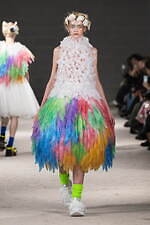 ノワール ケイ ニノミヤ 2024-25年秋冬コレクション、みずみずしく輝くエネルギー｜写真6