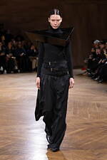 ジュンヤ ワタナベ 2024-25年秋冬ウィメンズコレクション、拡張するフォルム｜写真4