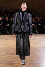 ジュンヤ ワタナベ 2024-25年秋冬ウィメンズコレクション、拡張するフォルム｜写真29