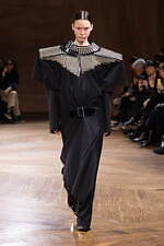 ジュンヤ ワタナベ 2024-25年秋冬ウィメンズコレクション、拡張するフォルム｜写真33