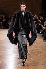 ジュンヤ ワタナベ 2024-25年秋冬ウィメンズコレクション、拡張するフォルム｜写真35