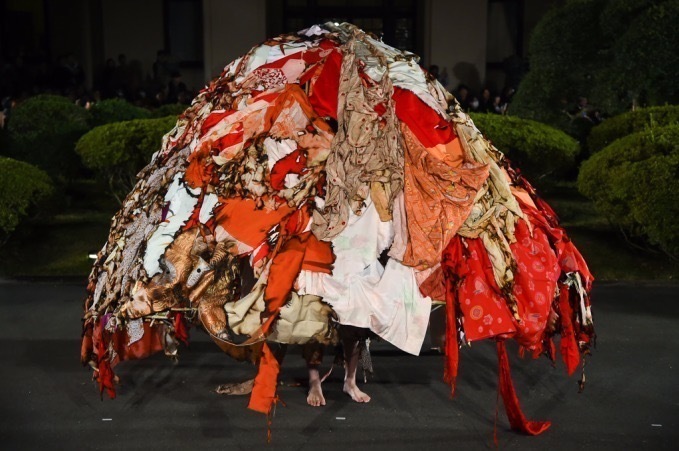 山縣良和 《After Wars》 2017年