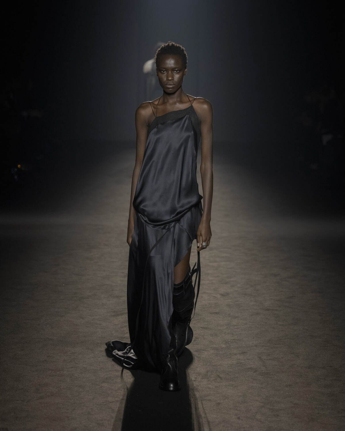 アン ドゥムルメステール(ANN DEMEULEMEESTER) 2024-25年秋冬ウィメンズ&メンズコレクション  - 写真5