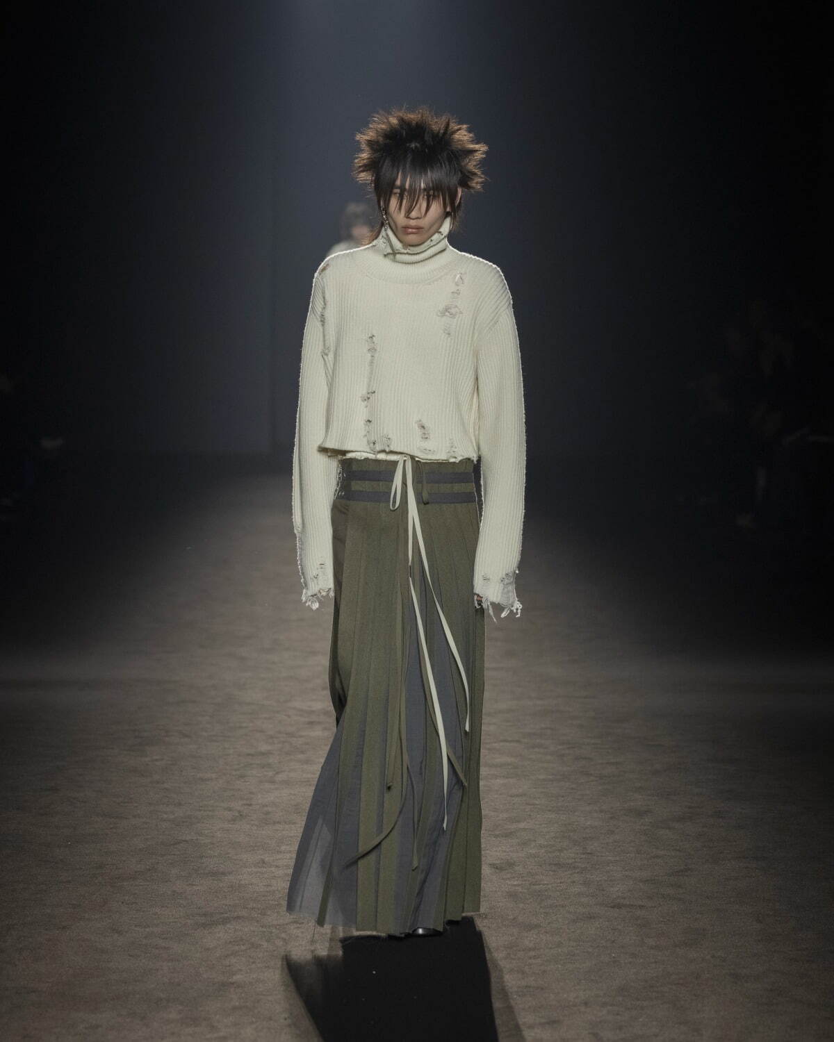 アン ドゥムルメステール(ANN DEMEULEMEESTER) 2024-25年秋冬ウィメンズ&メンズコレクション  - 写真15