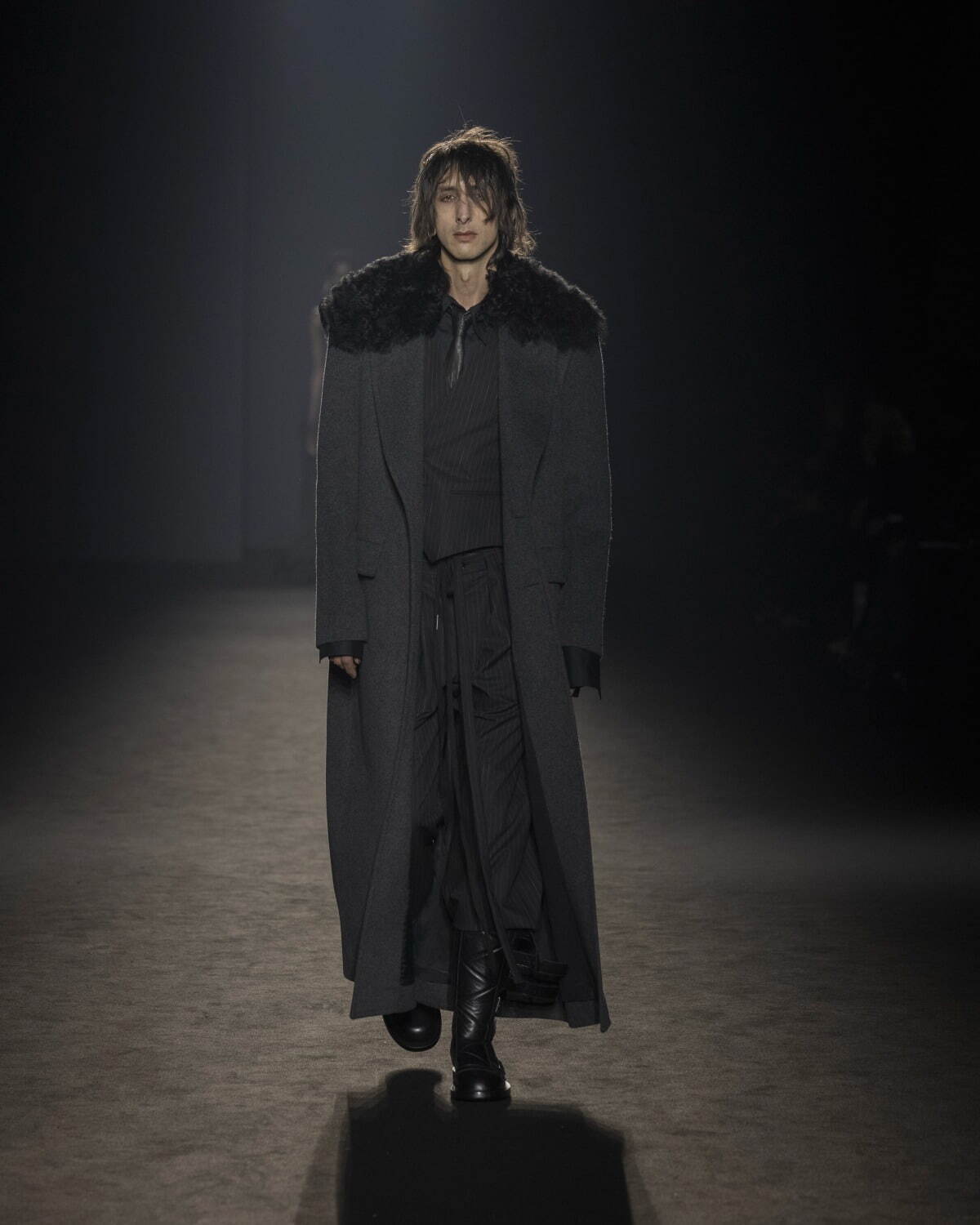 アン ドゥムルメステール(ANN DEMEULEMEESTER) 2024-25年秋冬ウィメンズ&メンズコレクション  - 写真22