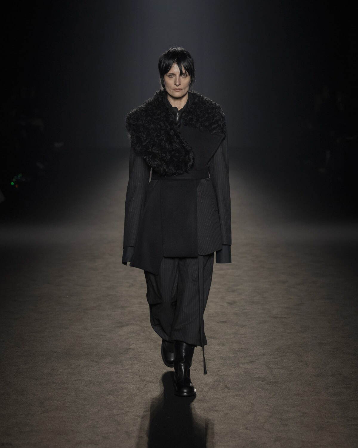 アン ドゥムルメステール(ANN DEMEULEMEESTER) 2024-25年秋冬ウィメンズ&メンズコレクション  - 写真25