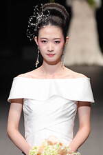 ユミカツラ 2024-25年秋冬コレクション - バラと共に歩んだ60年｜写真10