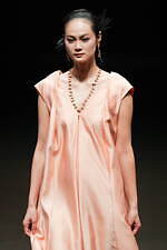 ユミカツラ 2024-25年秋冬コレクション - バラと共に歩んだ60年｜写真18