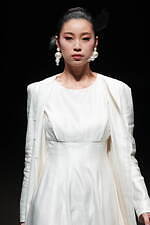 ユミカツラ 2024-25年秋冬コレクション - バラと共に歩んだ60年｜写真25