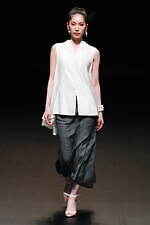 ユミカツラ 2024-25年秋冬コレクション - バラと共に歩んだ60年｜写真26