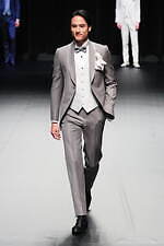 ユミカツラ 2024-25年秋冬コレクション - バラと共に歩んだ60年｜写真30