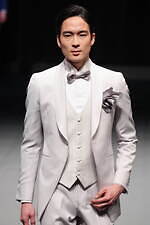 ユミカツラ 2024-25年秋冬コレクション - バラと共に歩んだ60年｜写真33