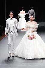 ユミカツラ 2024-25年秋冬コレクション - バラと共に歩んだ60年｜写真41