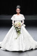 ユミカツラ 2024-25年秋冬コレクション - バラと共に歩んだ60年｜写真42