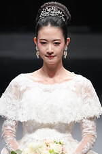 ユミカツラ 2024-25年秋冬コレクション - バラと共に歩んだ60年｜写真43