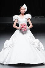 ユミカツラ 2024-25年秋冬コレクション - バラと共に歩んだ60年｜写真51