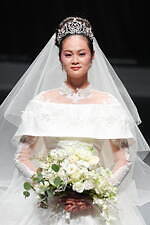 ユミカツラ 2024-25年秋冬コレクション - バラと共に歩んだ60年｜写真55