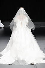 ユミカツラ 2024-25年秋冬コレクション - バラと共に歩んだ60年｜写真56