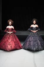 ユミカツラ 2024-25年秋冬コレクション - バラと共に歩んだ60年｜写真59