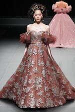 ユミカツラ 2024-25年秋冬コレクション - バラと共に歩んだ60年｜写真64