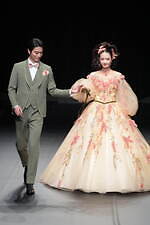 ユミカツラ 2024-25年秋冬コレクション - バラと共に歩んだ60年｜写真75