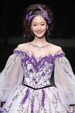 ユミカツラ 2024-25年秋冬コレクション - バラと共に歩んだ60年｜写真79