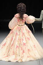 ユミカツラ 2024-25年秋冬コレクション - バラと共に歩んだ60年｜写真77