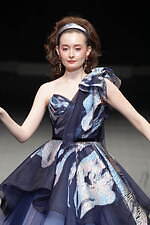 ユミカツラ 2024-25年秋冬コレクション - バラと共に歩んだ60年｜写真82