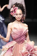 ユミカツラ 2024-25年秋冬コレクション - バラと共に歩んだ60年｜写真85