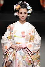 ユミカツラ 2024-25年秋冬コレクション - バラと共に歩んだ60年｜写真93