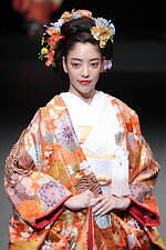 ユミカツラ 2024-25年秋冬コレクション - バラと共に歩んだ60年｜写真96