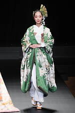 ユミカツラ 2024-25年秋冬コレクション - バラと共に歩んだ60年｜写真98