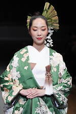 ユミカツラ 2024-25年秋冬コレクション - バラと共に歩んだ60年｜写真99