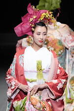 ユミカツラ 2024-25年秋冬コレクション - バラと共に歩んだ60年｜写真109