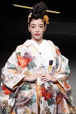 ユミカツラ 2024-25年秋冬コレクション - バラと共に歩んだ60年｜写真112