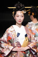 ユミカツラ 2024-25年秋冬コレクション - バラと共に歩んだ60年｜写真115