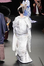 ユミカツラ 2024-25年秋冬コレクション - バラと共に歩んだ60年｜写真123