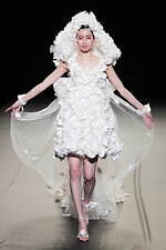 ユミカツラ 2024-25年秋冬コレクション - バラと共に歩んだ60年｜写真124