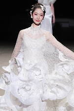 ユミカツラ 2024-25年秋冬コレクション - バラと共に歩んだ60年｜写真130